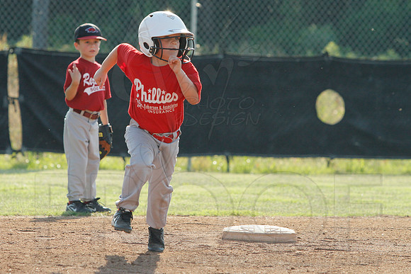 Phillies vs. Razorbacks 5-6 year old baseball 6-3-2014 (© Justin Manning) JWM_0040