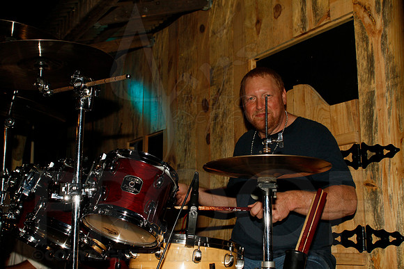 Midnight Hurricanes live at Boogies Bar and Grill 6-15-2014 (© Justin Manning) JWM_0300