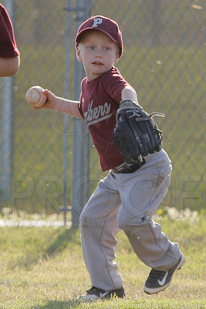 Panthers @ Mets 5-6 year old baseball 4-22-2014 (© Justin Manning) JWM_0170