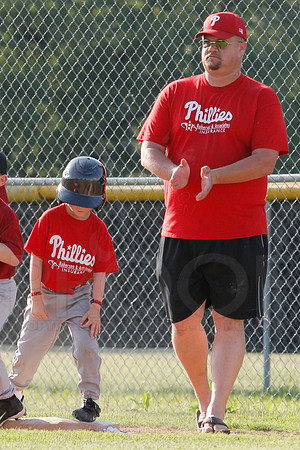 Phillies vs. Razorbacks 5-6 year old baseball 6-3-2014 (© Justin Manning) JWM_0025