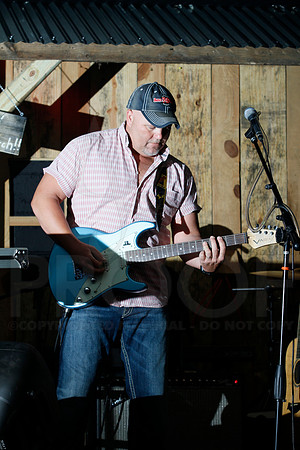 Midnight Hurricanes live at Boogies Bar and Grill 6-14-2014 (© Justin Manning) JWM_0031