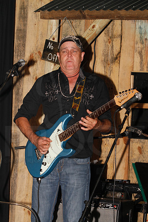 Midnight Hurricanes live at Boogies Bar and Grill 6-14-2014 (© Justin Manning) JWM_0177