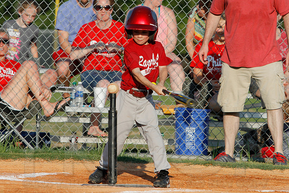 Phillies vs. Razorbacks 5-6 year old baseball 6-3-2014 (© Justin Manning) JWM_0201