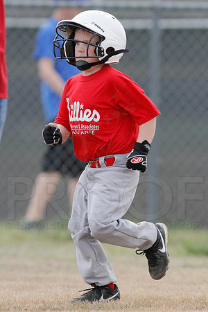 Phillies vs. Razorbacks 5-6 year old baseball 4-3-2014 (© Justin Manning) JWM_0107
