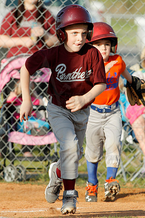 Panthers @ Mets 5-6 year old baseball 4-22-2014 (© Justin Manning) JWM_0124