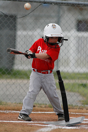 Phillies vs. Razorbacks 5-6 year old baseball 4-3-2014 (© Justin Manning) JWM_0095