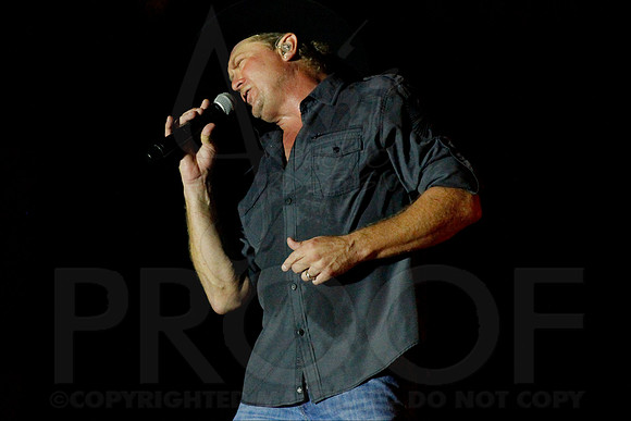 Tracy Lawrence (Brickfest) 6-28-2014 (©Justin Manning) JWM_164