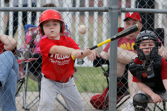 Phillies vs. Razorbacks 5-6 year old baseball 4-3-2014 (© Justin Manning) JWM_0253