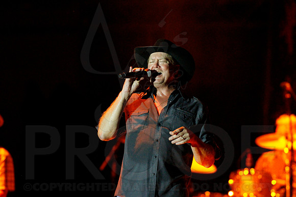 Tracy Lawrence (Brickfest) 6-28-2014 (©Justin Manning) JWM_175