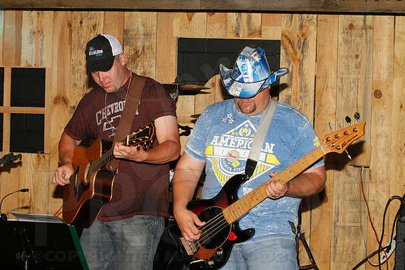 Midnight Hurricanes live at Boogies Bar and Grill 6-14-2014 (© Justin Manning) JWM_0180