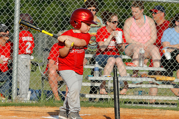 Phillies vs. Razorbacks 5-6 year old baseball 6-3-2014 (© Justin Manning) JWM_0128