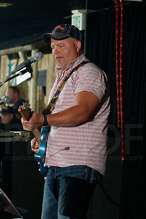 Midnight Hurricanes live at Boogies Bar and Grill 6-14-2014 (© Justin Manning) JWM_0096