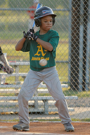 Thunder vs. A's 9-10 year old baseball 4-22-2014 (© Justin Manning) JWM_0137
