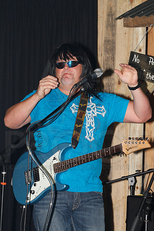 Midnight Hurricanes live at Boogies Bar and Grill 6-15-2014 (© Justin Manning) JWM_0277