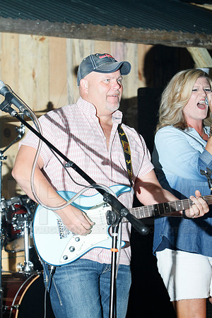 Midnight Hurricanes live at Boogies Bar and Grill 6-14-2014 (© Justin Manning) JWM_0028