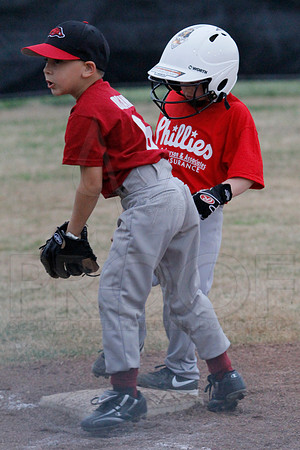 Phillies vs. Razorbacks 5-6 year old baseball 4-3-2014 (© Justin Manning) JWM_0332