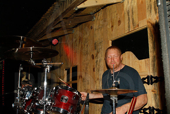 Midnight Hurricanes live at Boogies Bar and Grill 6-15-2014 (© Justin Manning) JWM_0301
