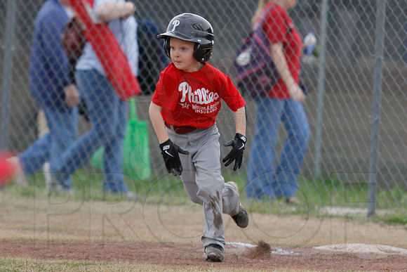 Phillies vs. Razorbacks 5-6 year old baseball 4-3-2014 (© Justin Manning) JWM_0030