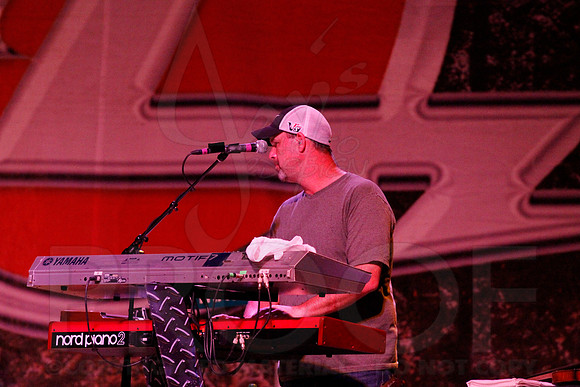 Tracy Lawrence (Brickfest) 6-28-2014 (©Justin Manning) JWM_171