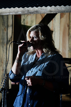 Midnight Hurricanes live at Boogies Bar and Grill 6-14-2014 (© Justin Manning) JWM_0043