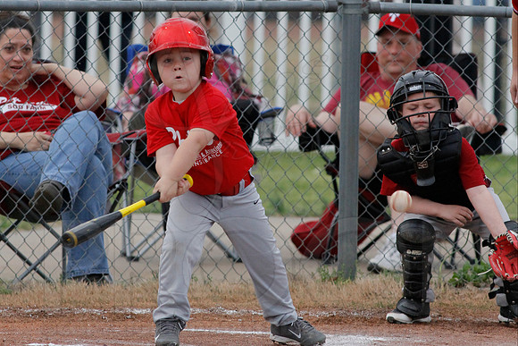 Phillies vs. Razorbacks 5-6 year old baseball 4-3-2014 (© Justin Manning) JWM_0254