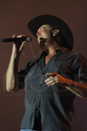Tracy Lawrence (Brickfest) 6-28-2014 (©Justin Manning) JWM_191