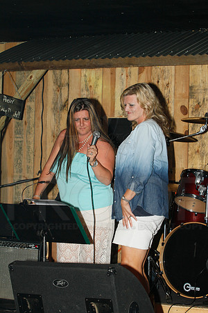Midnight Hurricanes live at Boogies Bar and Grill 6-15-2014 (© Justin Manning) JWM_0200