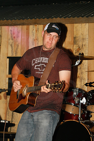 Midnight Hurricanes live at Boogies Bar and Grill 6-14-2014 (© Justin Manning) JWM_0173