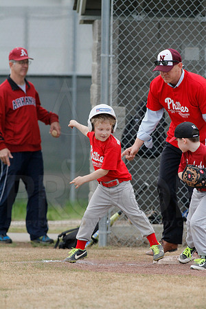 Phillies vs. Razorbacks 5-6 year old baseball 4-3-2014 (© Justin Manning) JWM_0206