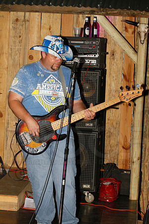 Midnight Hurricanes live at Boogies Bar and Grill 6-15-2014 (© Justin Manning) JWM_0188
