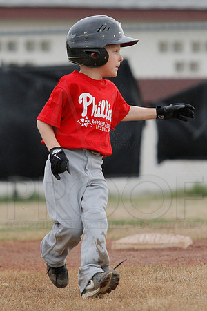 Phillies vs. Razorbacks 5-6 year old baseball 4-3-2014 (© Justin Manning) JWM_0043