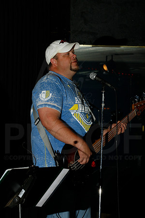 Midnight Hurricanes live at Boogies Bar and Grill 6-14-2014 (© Justin Manning) JWM_0039