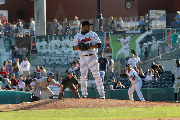 NW Arkansas Naturals @ Arkansas Travelers 4-21-12(Justin Manning)135
