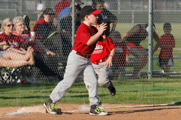 Phillies vs. Razorbacks 5-6 year old baseball 6-3-2014 (© Justin Manning) JWM_0083