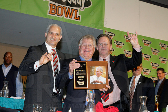 Mayor's Luncheon (Guest Speaker Brett Farve) (©Justin Manning) JWM_0251