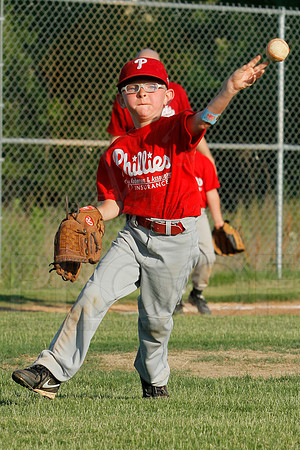 Phillies vs. Razorbacks 5-6 year old baseball 6-3-2014 (© Justin Manning) JWM_0153