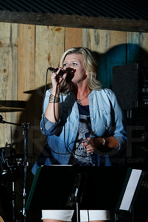 Midnight Hurricanes live at Boogies Bar and Grill 6-14-2014 (© Justin Manning) JWM_0035