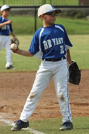 Benton-Midkiff vs. Bryant-Griffin 8 year old (Cal Ripken) 7-20-2014 (©Justin Manning) JWM_315