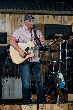 Midnight Hurricanes live at Boogies Bar and Grill 6-14-2014 (© Justin Manning) JWM_0070