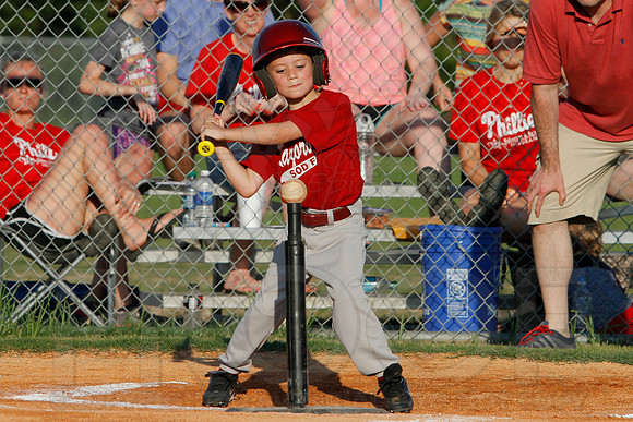 Phillies vs. Razorbacks 5-6 year old baseball 6-3-2014 (© Justin Manning) JWM_0199