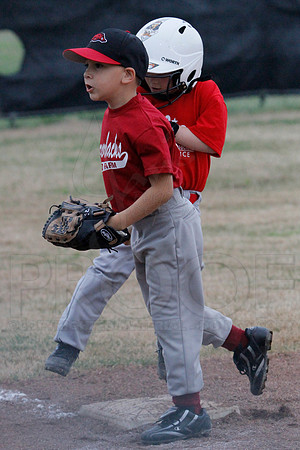 Phillies vs. Razorbacks 5-6 year old baseball 4-3-2014 (© Justin Manning) JWM_0333