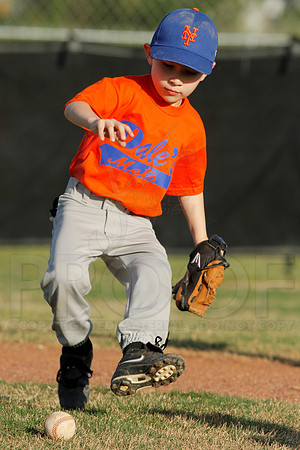 Panthers @ Mets 5-6 year old baseball 4-22-2014 (© Justin Manning) JWM_0021