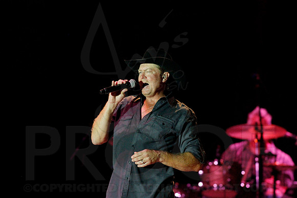 Tracy Lawrence (Brickfest) 6-28-2014 (©Justin Manning) JWM_173