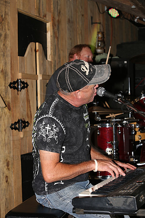 Midnight Hurricanes (Boogies Bar & Grill) 9-13-2014 (©Justin Manning) JWM_137