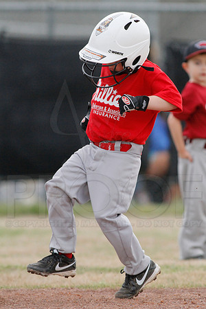 Phillies vs. Razorbacks 5-6 year old baseball 4-3-2014 (© Justin Manning) JWM_0116