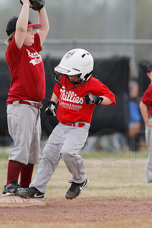 Phillies vs. Razorbacks 5-6 year old baseball 4-3-2014 (© Justin Manning) JWM_0117
