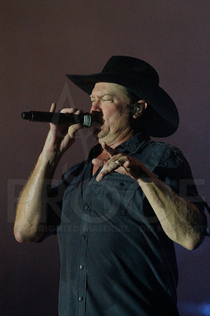 Tracy Lawrence (Brickfest) 6-28-2014 (©Justin Manning) JWM_189