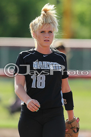 Bauxite @ Harmony Grove softball 4-21-2015 (©Justin Manning) JWM_0251