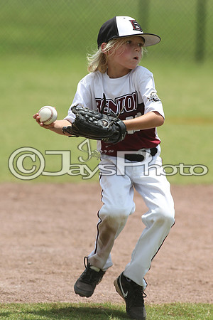 Benton (Cobb) vs. Benton (Jackson) Cal Ripken t-ball All-Stars 7-11-2015 (©Justin Manning) JWM_0094