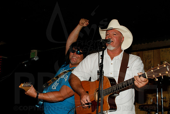 Midnight Hurricanes live at Boogies Bar and Grill 6-15-2014 (© Justin Manning) JWM_0308
